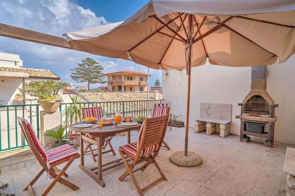 Appartamenti Pomelia Punta Secca Exterior foto